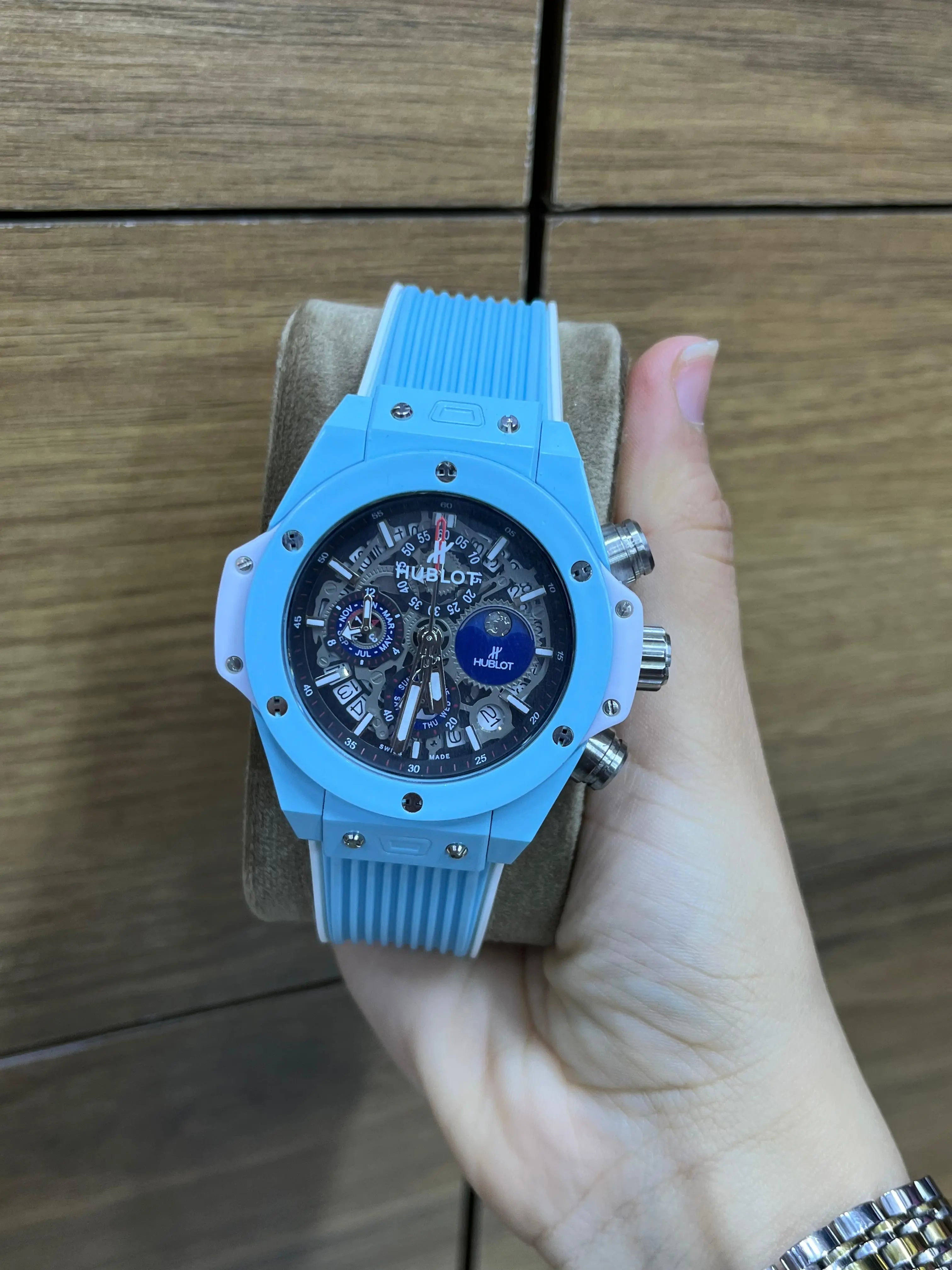 Hublot - Montre sport bleu ciel – cadran squelette & bracelet silicone (style chronographe)